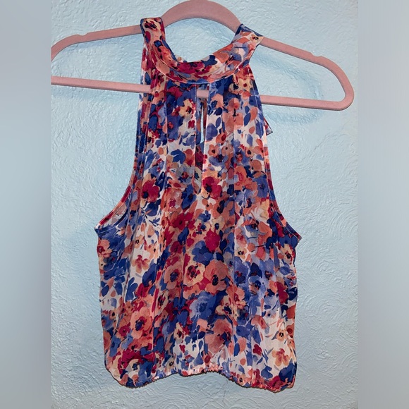 Floral tank - Picture 1 of 4